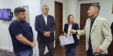 El intendente de Sunchales, Pablo Pinotti, el senador provincial Alcides Calvo, Bárbara Chivallero y Adrián Sola, presidente comunal de Tacural