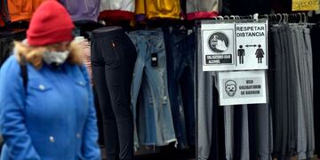 Postales de un lunes con un nuevo esquema de restricciones, que buscaba atenuar los efectos de la pandemia sin afectar la economía. (Ramiro Pereyra/ La Voz)