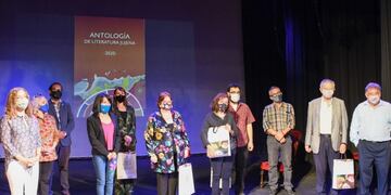 Presentaron en el Teatro Mitre la Antología de Literatura Jujeña, Tomo 1