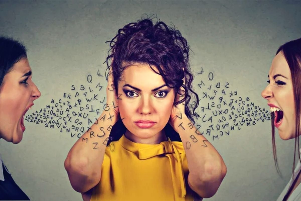 En privado, Leo puede aceptar la crítica, pero en público la percibe como una humillación y una amenaza a su imagen