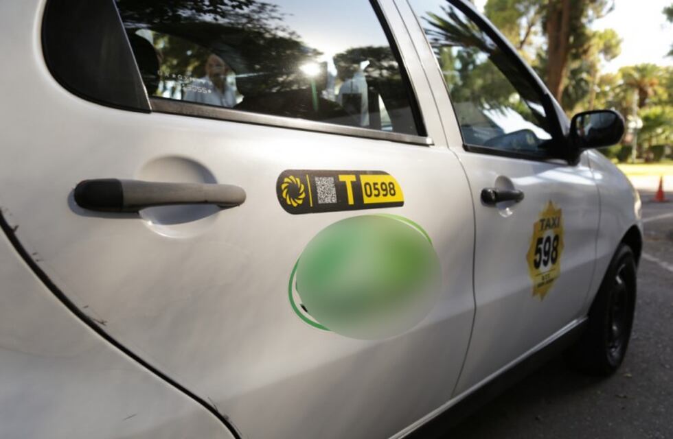 El viaje más caro del mundo: el pasaje costaba $350 pero el remisero le facturó $8.000