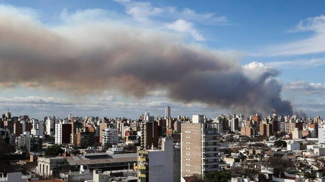 El humo de los incendios en las islas de Entre Ríos invadió Rosario en varias ocasiones.