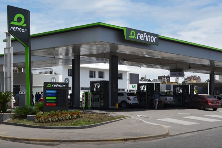 Bajo la marca Refinor, una red de más de noventa estaciones de servicio opera en siete provincias de la zona norte del país, desde Jujuy al Chaco.
