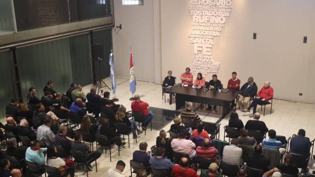 Dirigentes sindicales resolvieron descartar la medida de fuerza sobre la hora.