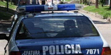 El sujeto conocido como "Banano", quien apuñaló a un hombre en Rivadavia por no convidarle alcohol, fue detenido. Mientras estaba prófugo surgieron varias denuncias de mujeres en su contra.