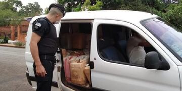 Puerto Rico: Un hombre fue detenido por contrabandear bidones de nafta.