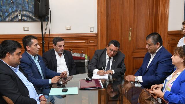 Firma de convenio con delegados comunales