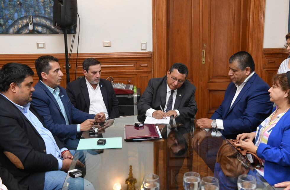 Medio ambiente en los valles: Se firmó un convenio en Casa de Gobierno