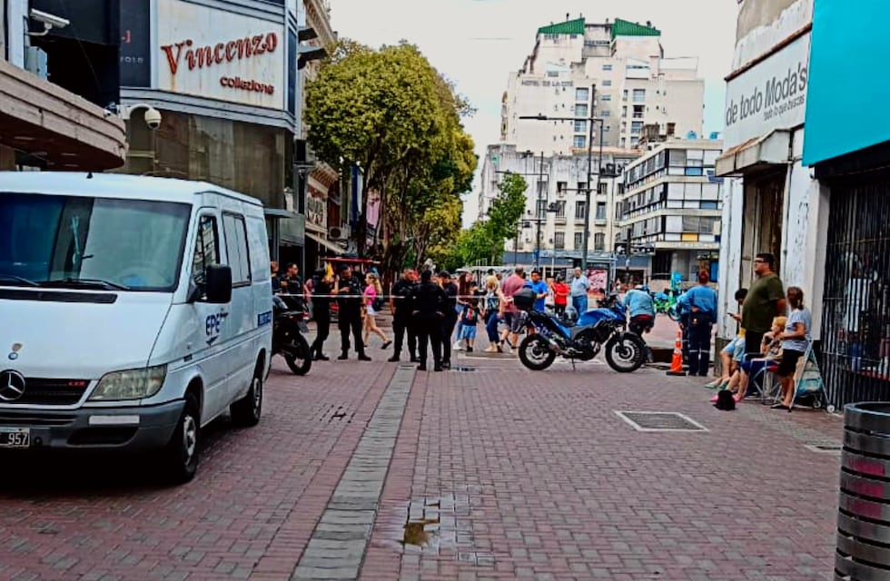 Alarma en el centro de Rosario: corte de tránsito y zona evacuada por un intenso olor a gas