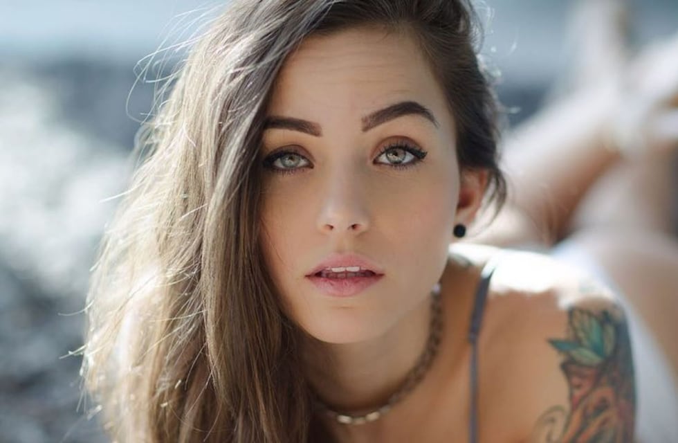 Melanie Pavola conquistó México en microbikini “con ventanita” y se sumó a la nueva tendencia