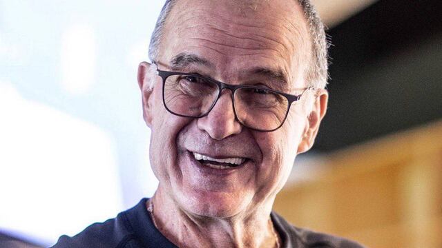 El "Loco" tiene 67 años y firmó contrato hasta 2026 para dirigir a la Celeste.