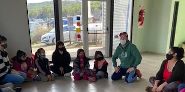 Está destinado a niños y niñas de 6 a 8 años.