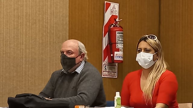 presentaron un informe por la carga de más de 1.200 matafuegos en 215 establecimientos educativos.