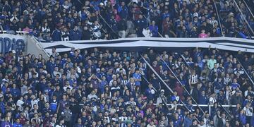 Un hincha de Talleres se descompensó en la tribuna sur del Kempes, y falleció.