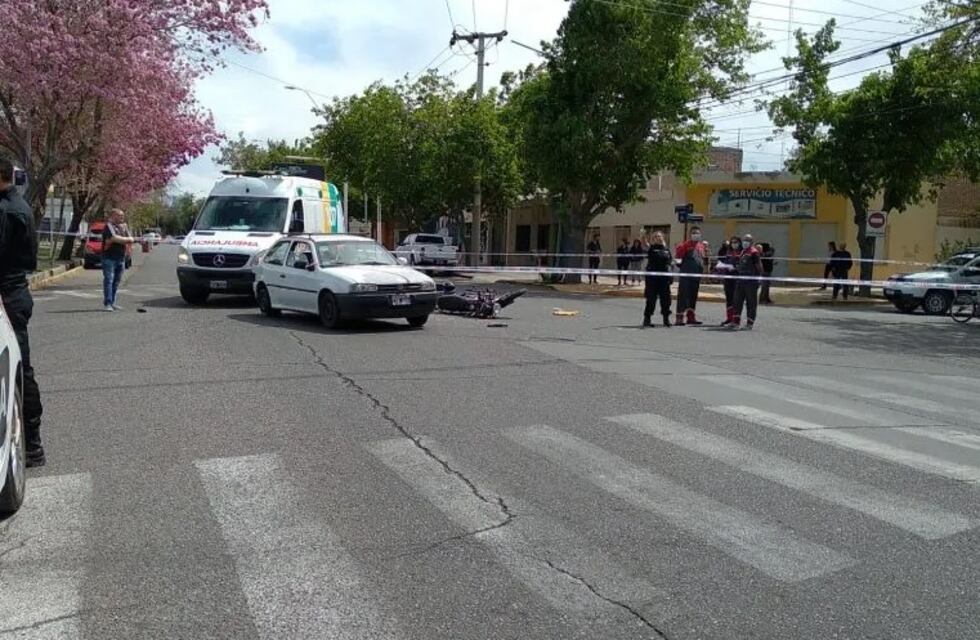 Accidente fatal en San Juan: falleció un motociclista al chocar con un auto