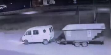 Los delincuentes se llevaron el trailer con la pileta.