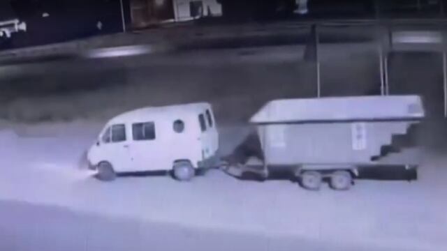 Los delincuentes se llevaron el trailer con la pileta.