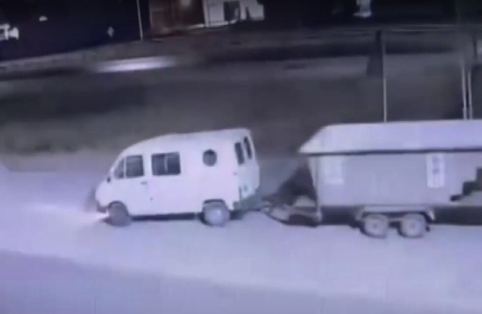 Inseguridad insólita en Río Cuarto: tres delincuentes se robaron un trailer con una pileta