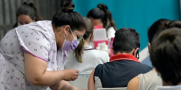 El Ministerio de Salud informó que hasta la fecha en Mendoza se registraron 165.633 casos positivos confirmados Covid-19. Orlando Pelichotti/Los Andes