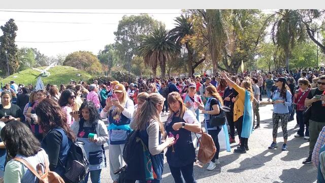 Un sector de docentes autoconvocados se manifestaron en contra del acuerdo salarial del gremio y el Gobierno de San Juan.