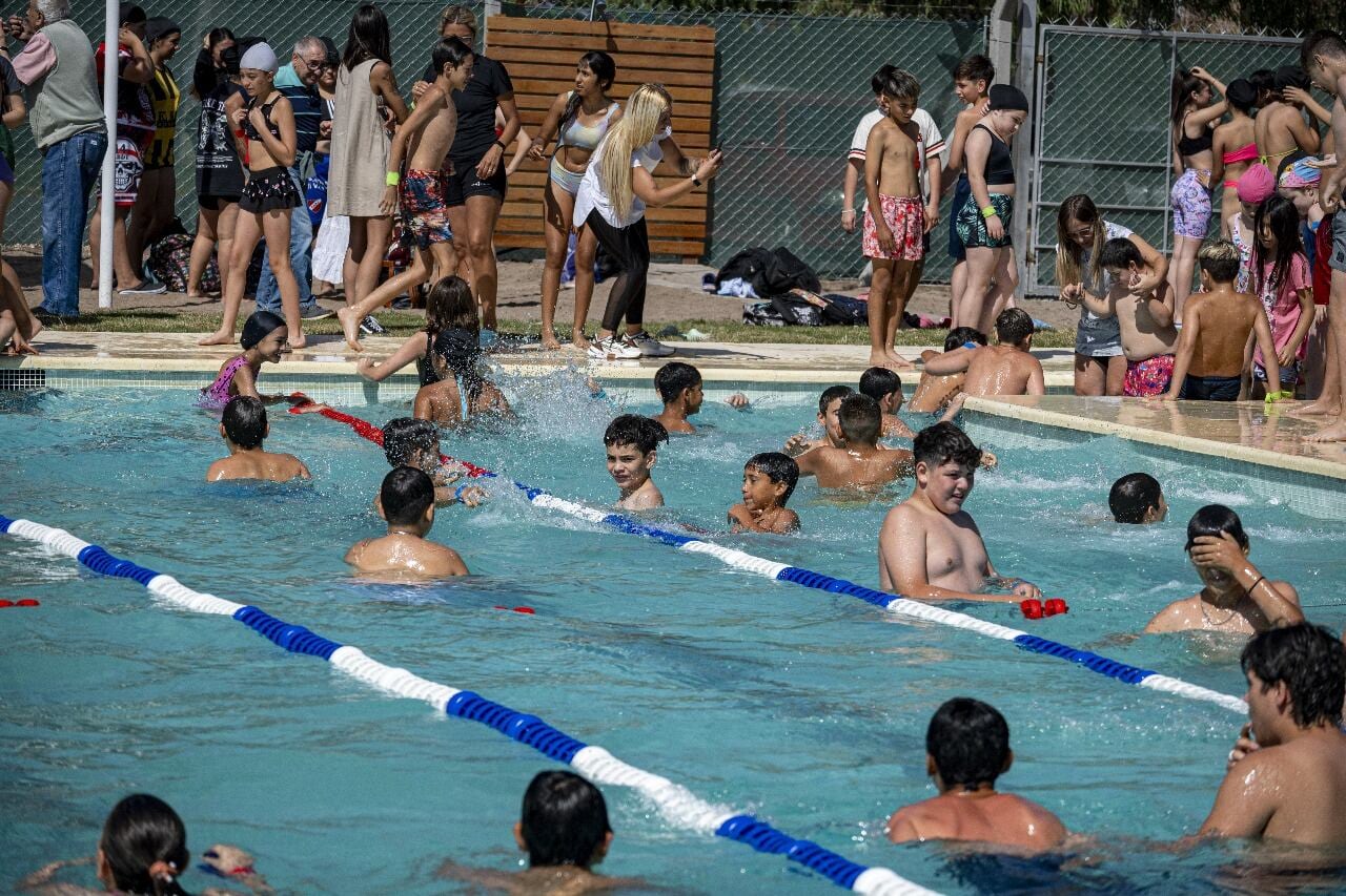 Casa Taller tiene a cargo el buffet de la Pileta Municipal
