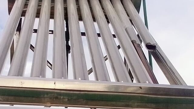 Vándalos rompieron paneles solares en Tránsito