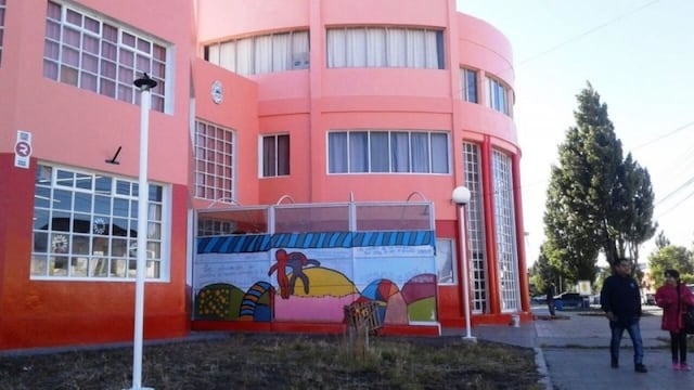 Una maestra fue denunciada por atar a una niña en el colegio.