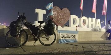 Un gualeguaychuense pedaleó casi 10 mil kilómetros para llegar al Mundial de Qatar