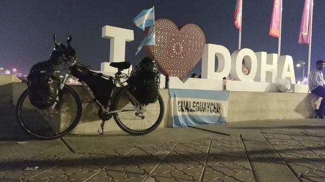 Un gualeguaychuense pedaleó casi 10 mil kilómetros para llegar al Mundial de Qatar
