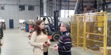 La secretaria de Desarrollo Económico, Innovación y Empleo, Patricia Imoberdorf, y Andrés Ferrero, dueño de Deisa