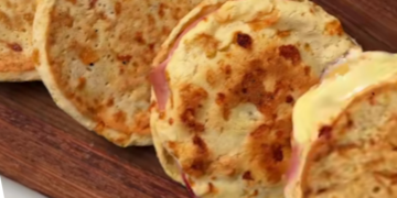 Cómo hacer tostado de jamón y queso con pan de chipa.
