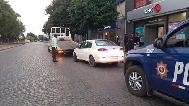 Al remisero lo dejaron sin móvil