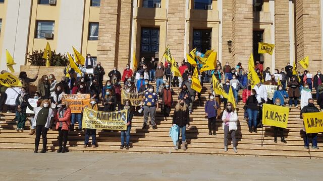 En Casa de Gobierno Ampros reclamó tras el rechazo de la propuesta oficial dentro de la paritaria que el gremio lleva adelante. Gentileza