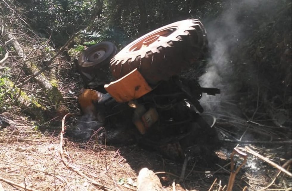Accidente fatal: joven perdió la vida tras volcar con el tractor