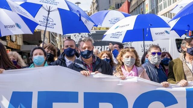 Una importante cantidad de trabajadores se hicieron presentes en la peatonal de Mar del Plata.