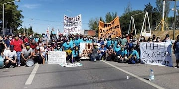 Autoconvocados Hospital Heller reclaman mejoras salariales.