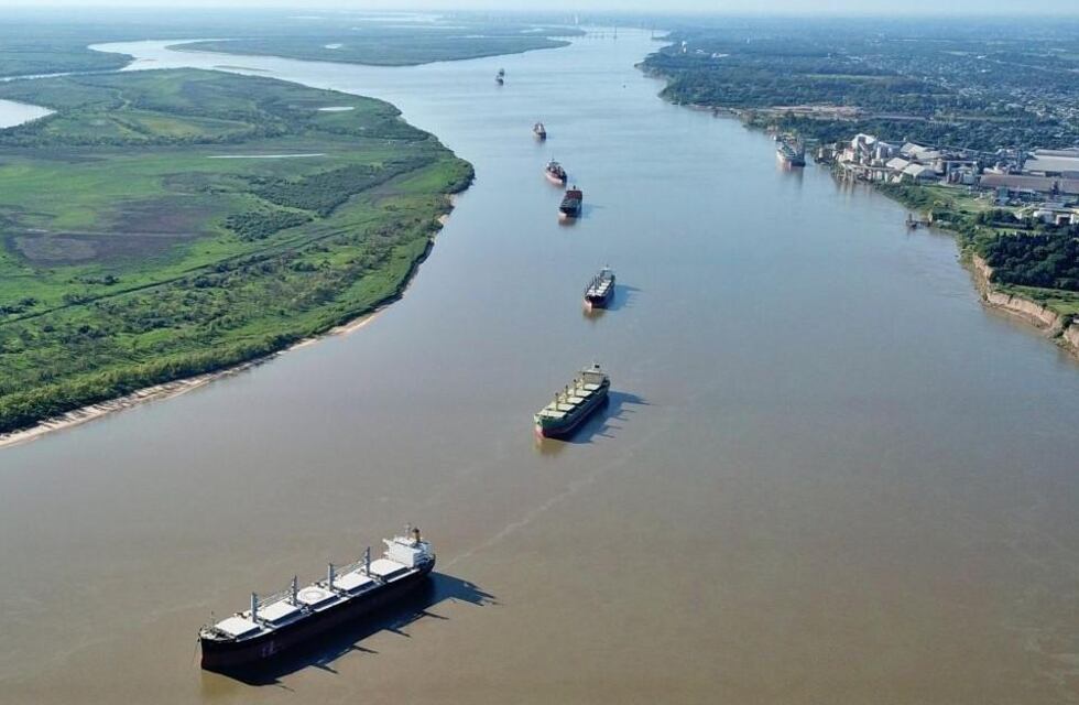 Prorrogan la concesión de la Hidrovía Paraná-Paraguay a cargo de la AGP