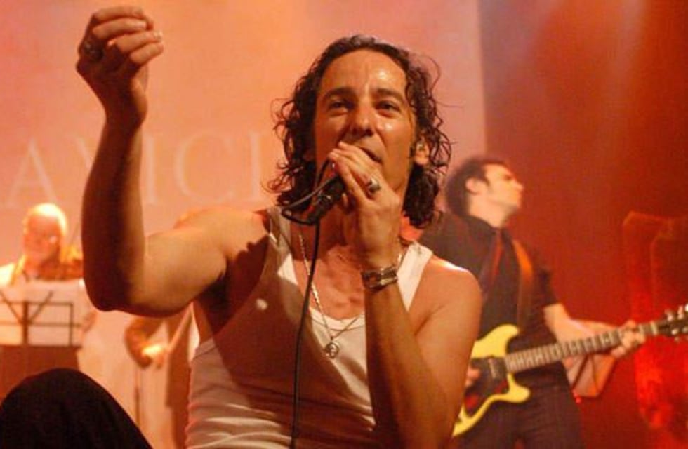 Javier Calamaro vuelve a Córdoba con su nuevo álbum " El Regalo”