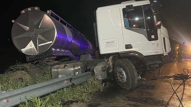 En la madrugada de Arroyito sobre autovía 19, un camión cisterna colisionó contra un guardarrail