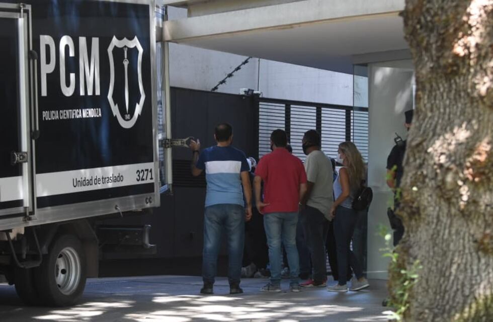 Despidieron los restos del “Morro” García entre lágrimas de hinchas y aplausos de vecinos