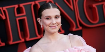 Millie Bobby Brown paraliza la Navidad con una microbikini muy osada