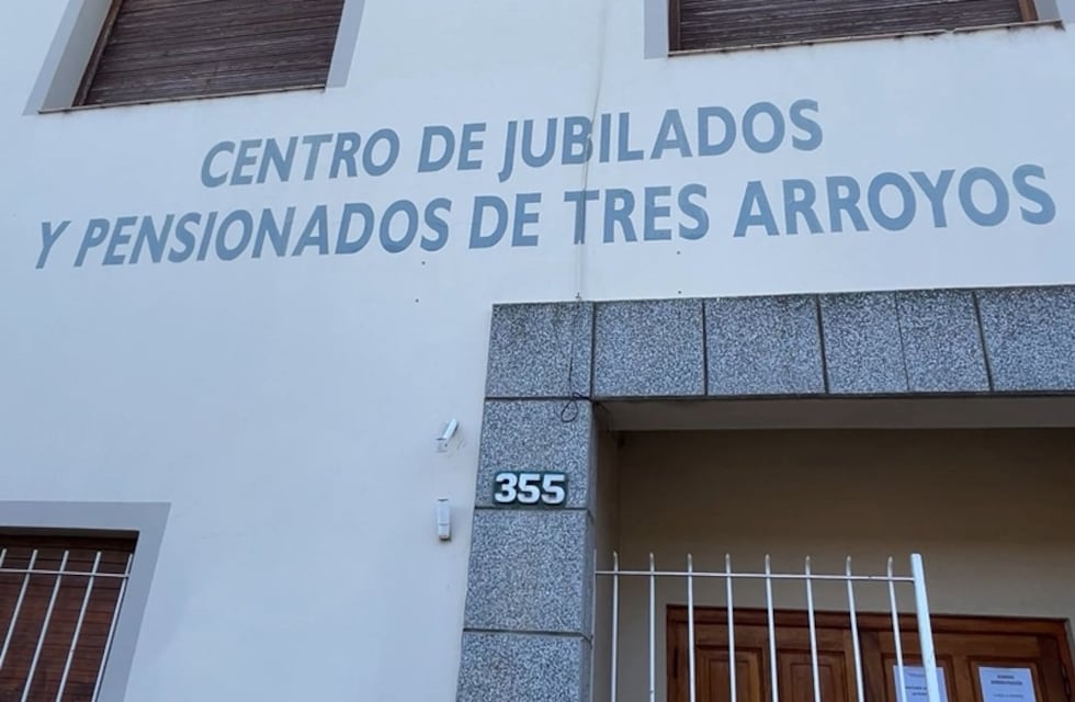 Desarrollo Social firma convenios con Centros de Jubilados de Tres Arroyos y Claromecó
