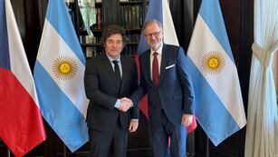 El presidente Javier Milei junto al primer ministro de República Checa, Petr Fiala. (X)