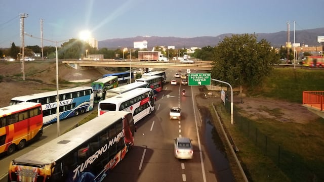 Continúa el corte de las empresas de turismo. Foto: Twitter Matías Pascualetti.