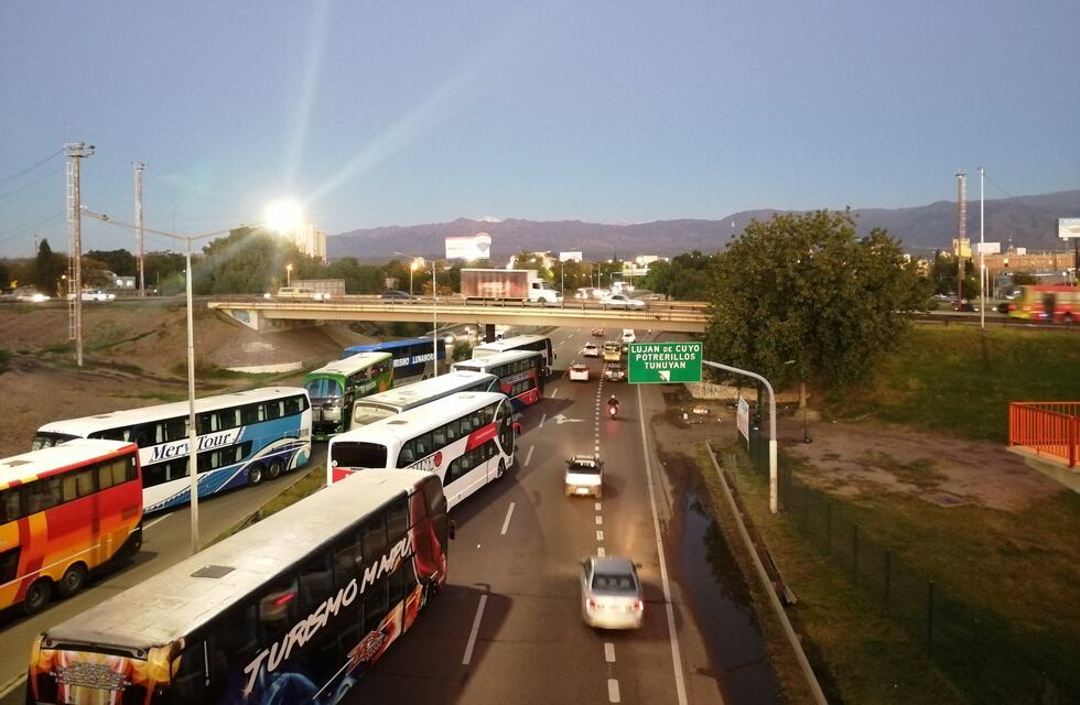 Continúan los reclamos de las empresas de turismo en el Acceso Este