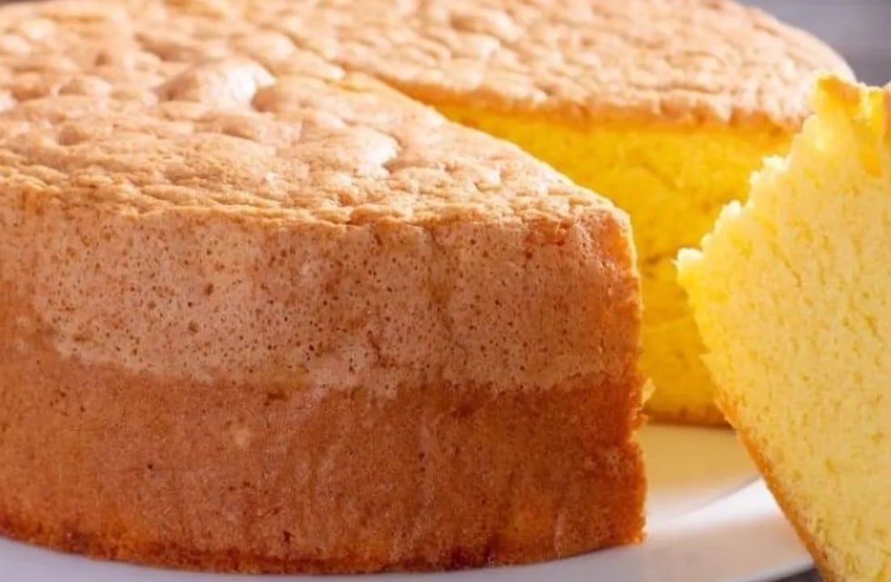 La mini repostera más tierna de las redes: paso a paso de un bizcochuelo sin aceite ni manteca