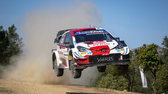 El Toyota Yaris WRC de Ogier, hacia el triunfo.