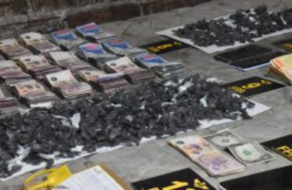 Allanamiento y detenidos por drogas en Barrio Parque