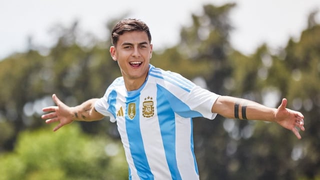 Las tiernas fotografías que compartieron en redes sociales con la camiseta de Dybala.