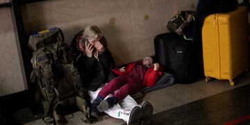 Son miles de ciudadanos los que intentan salir de Ucrania ante el avance del ejército ruso sobre ese país.